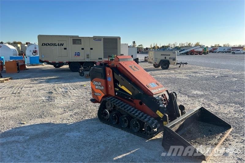 Ditch Witch SK1050 Two-Speed Compact Track Loader Schrankladers