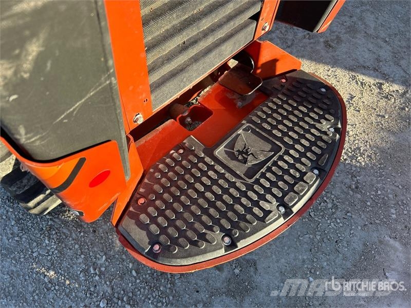Ditch Witch SK1050 Two-Speed Compact Track Loader Schrankladers