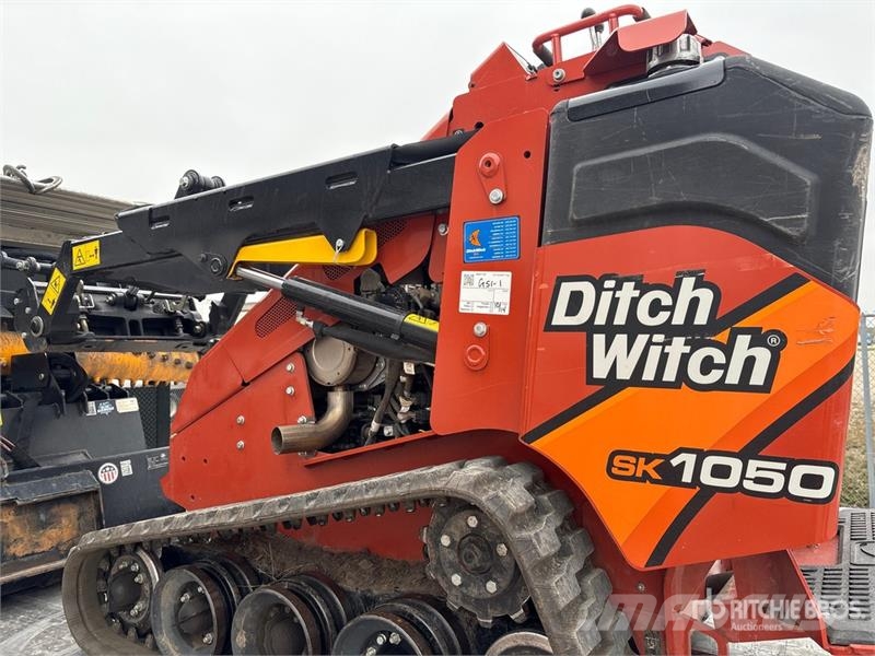 Ditch Witch SK1050 Two-Speed Compact Track Loader Schrankladers