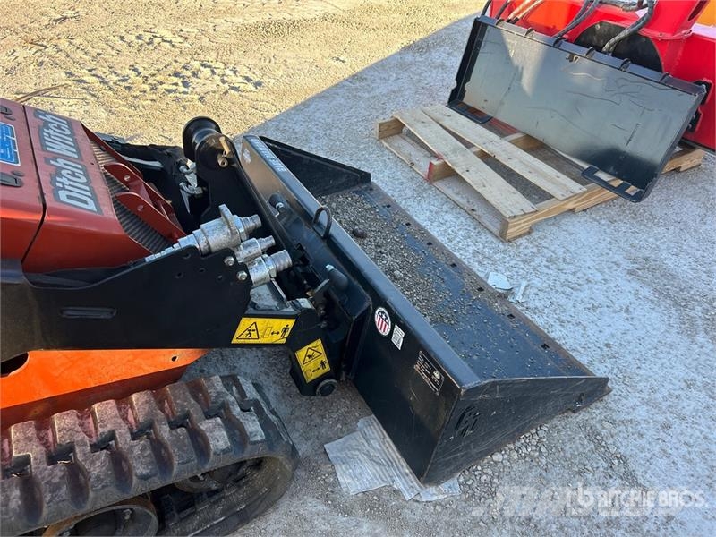 Ditch Witch SK1050 Two-Speed Compact Track Loader Schrankladers