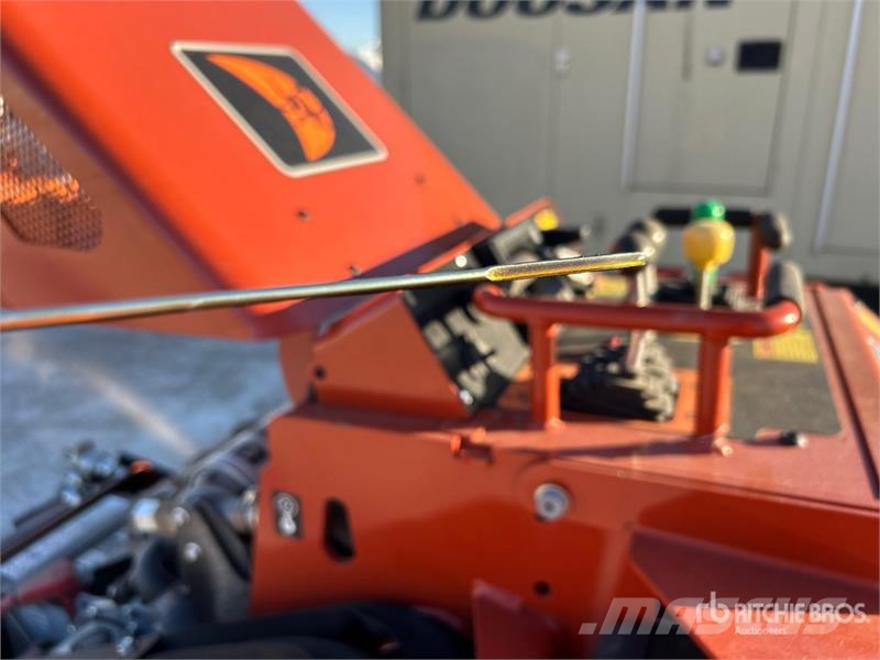 Ditch Witch SK1050 Two-Speed Compact Track Loader Schrankladers
