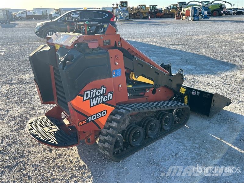 Ditch Witch SK1050 Two-Speed Compact Track Loader Skid steer loaders