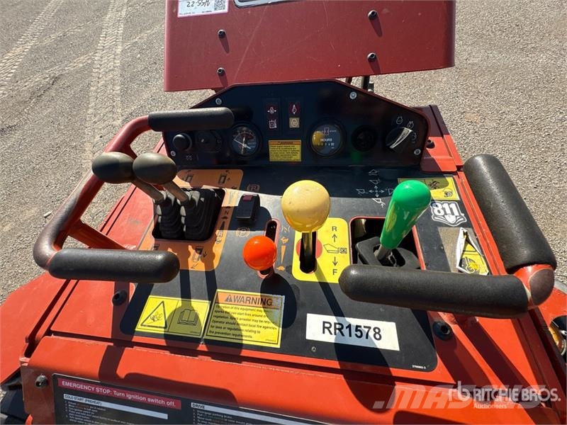 Ditch Witch SK800 Mini Compact Track Loader Kompaktlastare