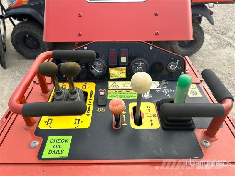 Ditch Witch SK800 Two-Speed Compact Track Loader Kompaktlader