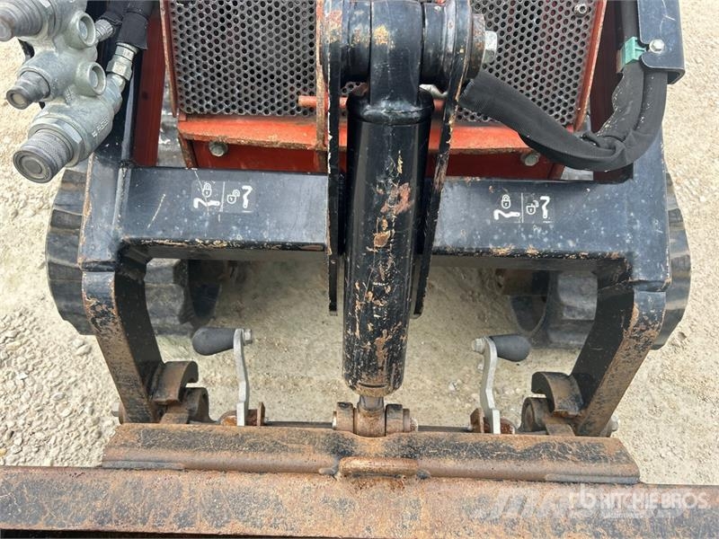 Ditch Witch SK800 Two-Speed Compact Track Loader Kompaktlader