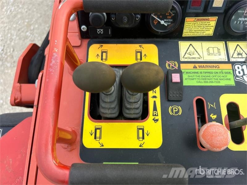 Ditch Witch SK800 Two-Speed Compact Track Loader Kompaktlader
