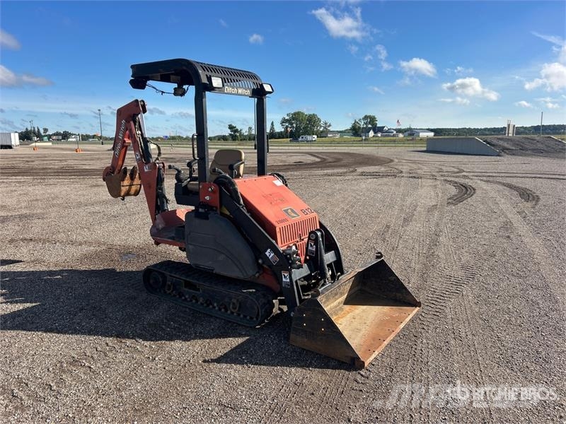 Ditch Witch XT850 Tracked Backhoe Loader Ekskavatori-iekrāvēji