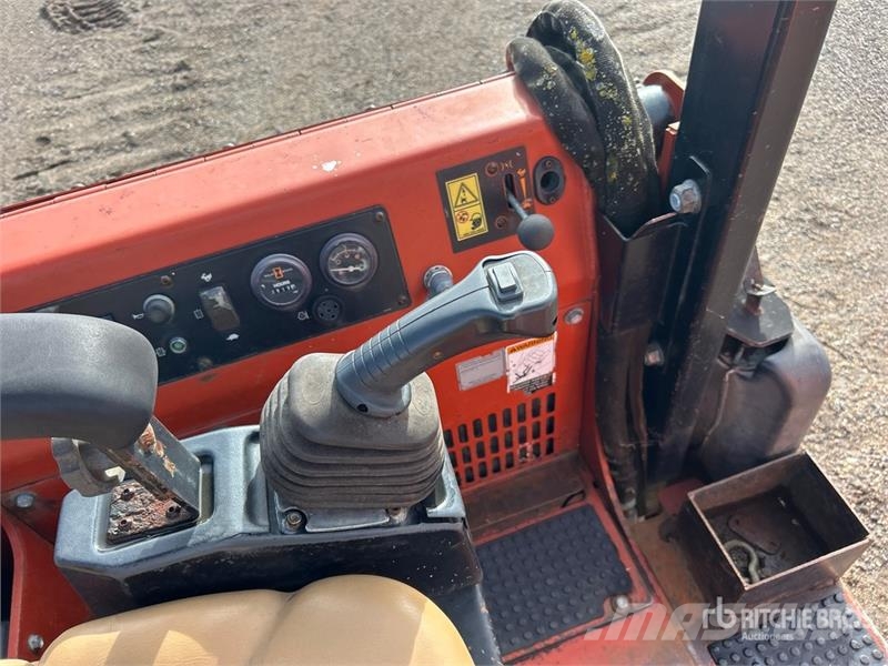 Ditch Witch XT850 Tracked Backhoe Loader Ekskavatori-iekrāvēji