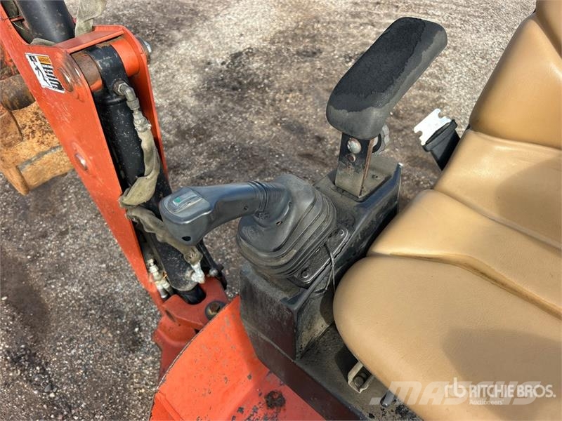 Ditch Witch XT850 Tracked Backhoe Loader Ekskavatori-iekrāvēji