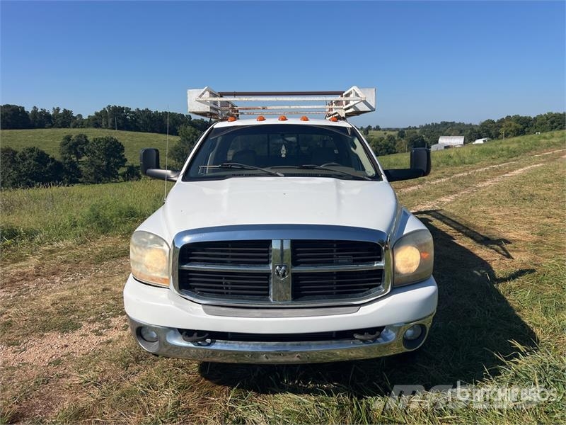 Dodge Ram 3500 4x2 Crew Cab Utility Truck Furgonetas caja abierta