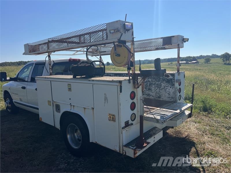 Dodge Ram 3500 4x2 Crew Cab Utility Truck Furgonetas caja abierta