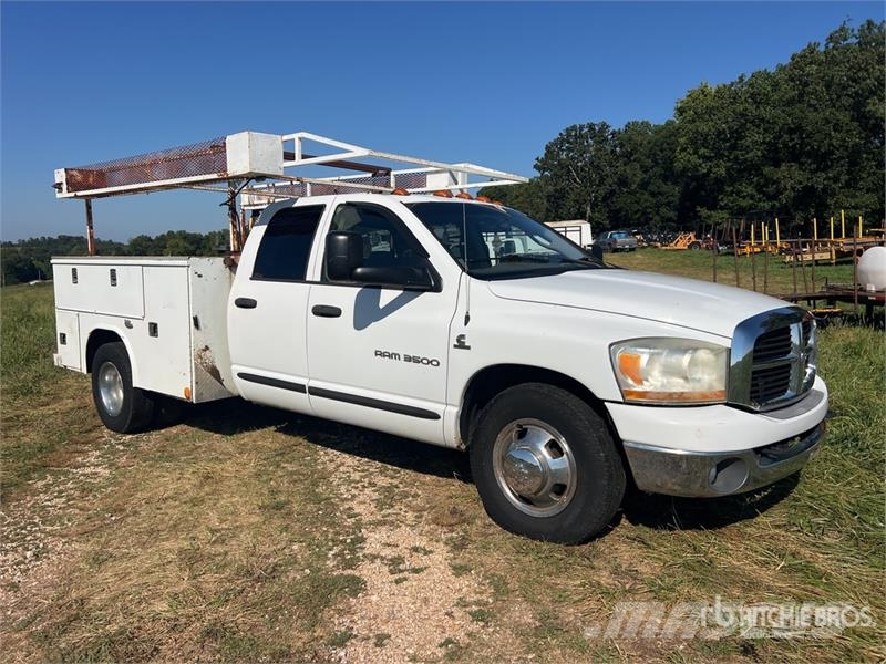 Dodge Ram 3500 4x2 Crew Cab Utility Truck Furgonetas caja abierta