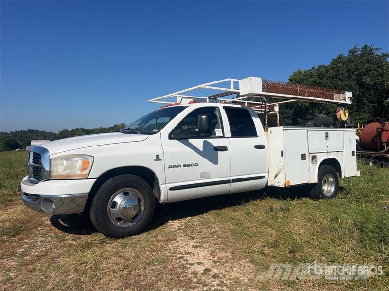 Dodge Ram 3500 4x2 Crew Cab Utility Truck Furgonetas caja abierta