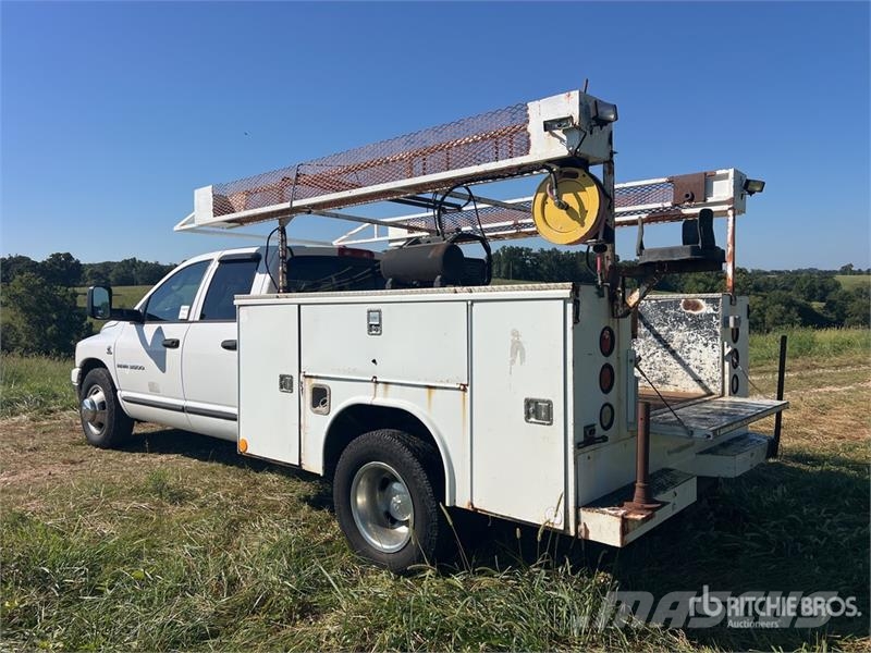 Dodge Ram 3500 4x2 Crew Cab Utility Truck Furgonetas caja abierta