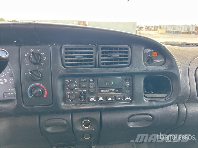 Dodge Ram 3500 4x2 Flatbed Truck Camiones plataforma