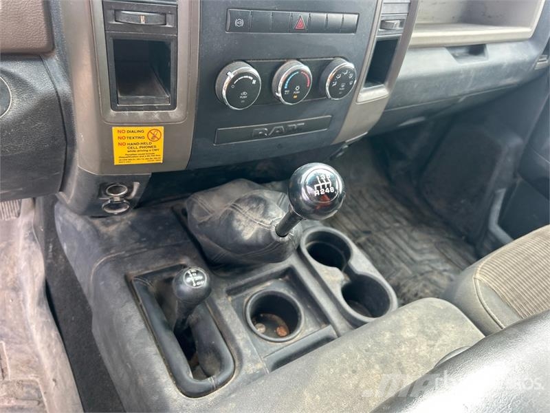 Dodge Ram 3500 4x4 Crew Cab Flatbed Truck Flatbed/Dropside trucks