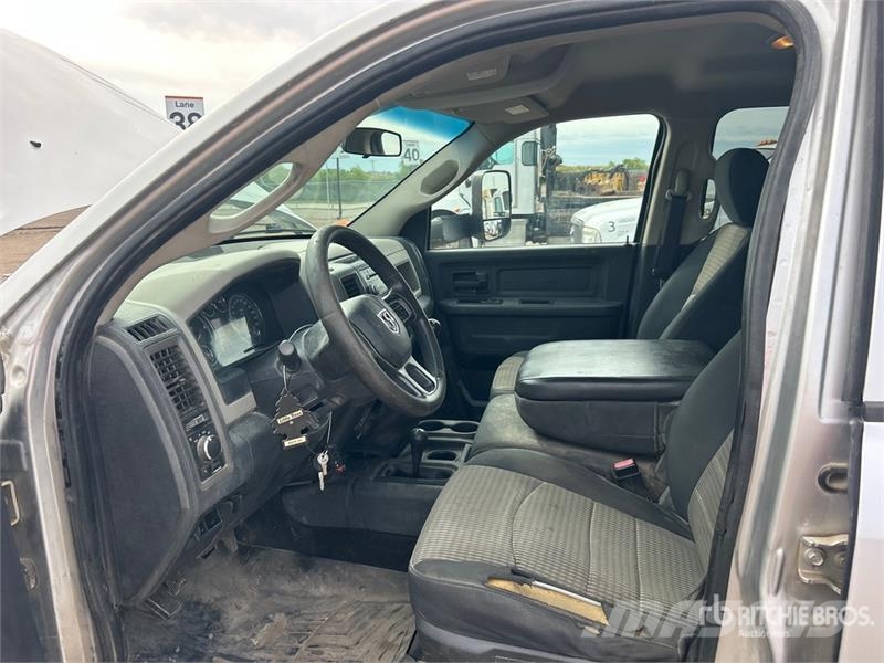 Dodge Ram 3500 4x4 Crew Cab Flatbed Truck Flatbed/Dropside trucks
