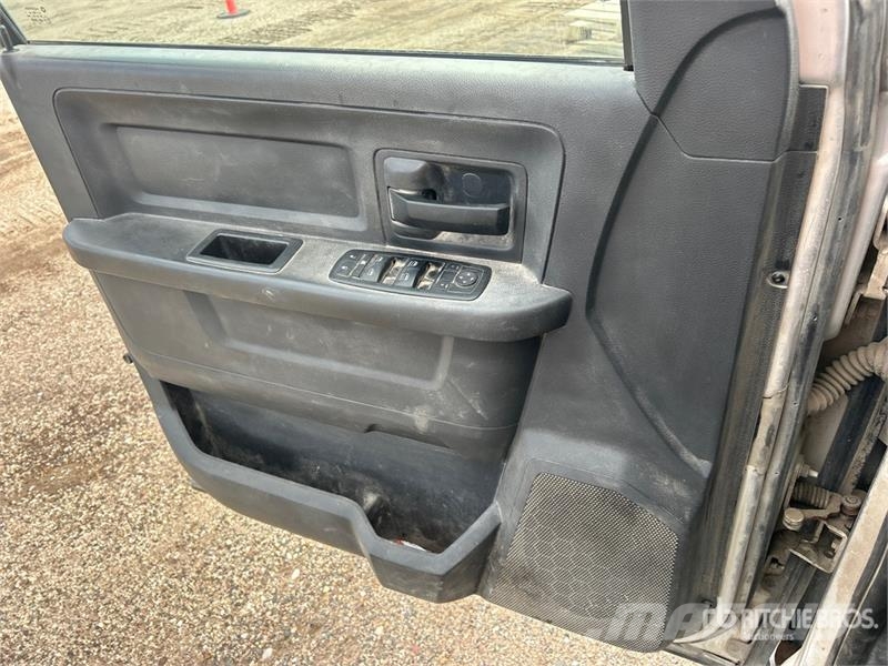 Dodge Ram 3500 4x4 Crew Cab Flatbed Truck Flatbed/Dropside trucks