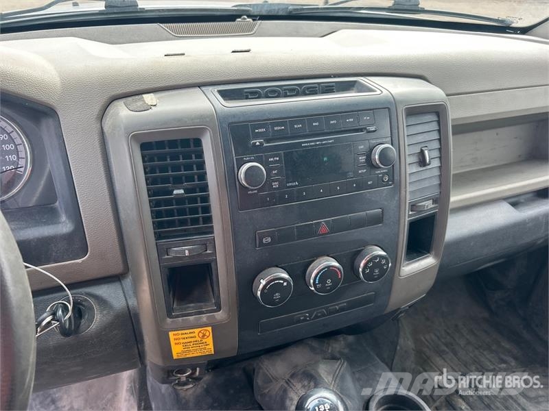Dodge Ram 3500 4x4 Crew Cab Flatbed Truck Flatbed/Dropside trucks