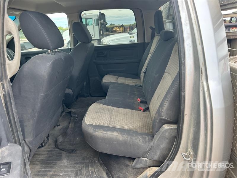 Dodge Ram 3500 4x4 Crew Cab Flatbed Truck Flatbed/Dropside trucks