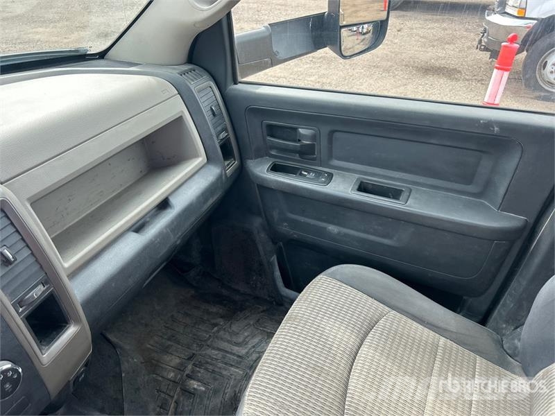 Dodge Ram 3500 4x4 Crew Cab Flatbed Truck Flatbed/Dropside trucks