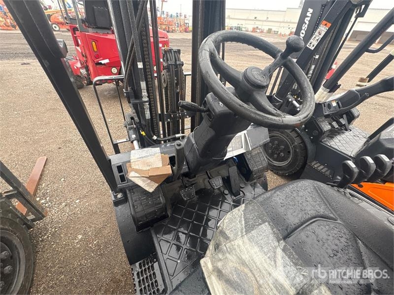 Doosan 4600 lb Cushion Tire Forklift Autokrāvēji - citi