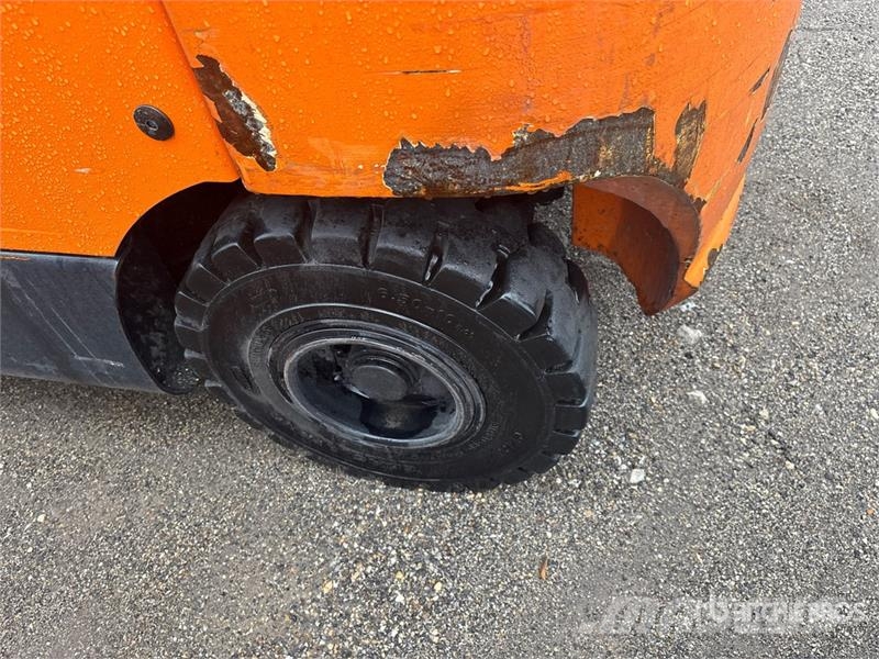 Doosan 4600 lb Cushion Tire Forklift Autokrāvēji - citi