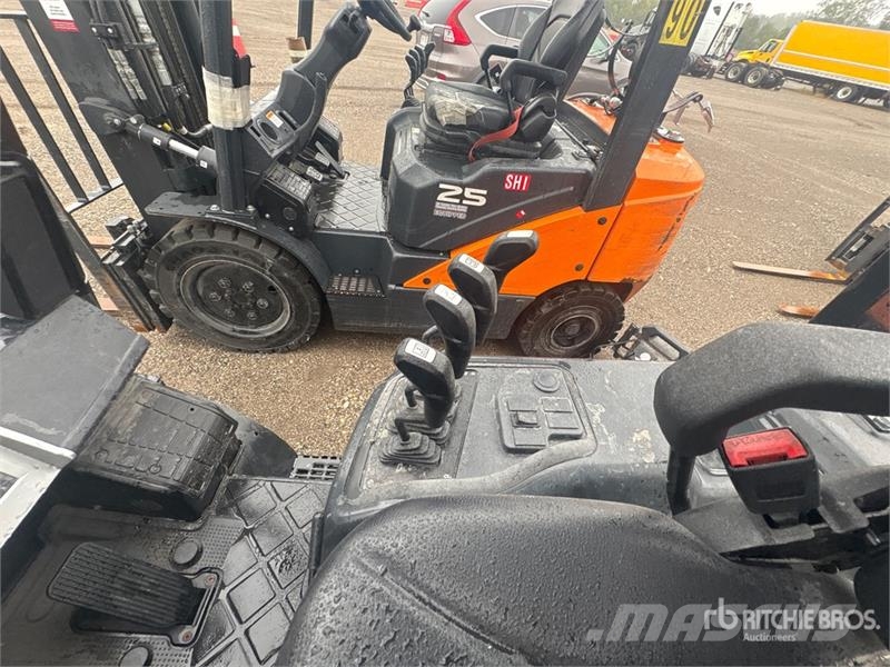 Doosan 4600 lb Cushion Tire Forklift Autokrāvēji - citi
