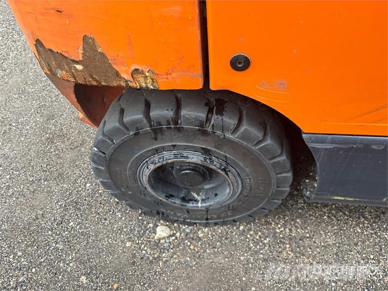 Doosan 4600 lb Cushion Tire Forklift Autokrāvēji - citi