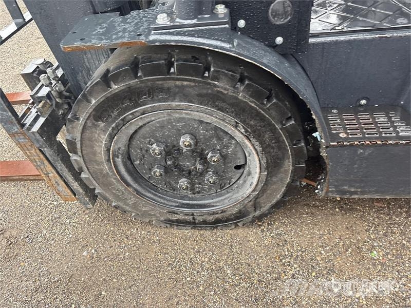 Doosan 4600 lb Forklift Autokrāvēji - citi
