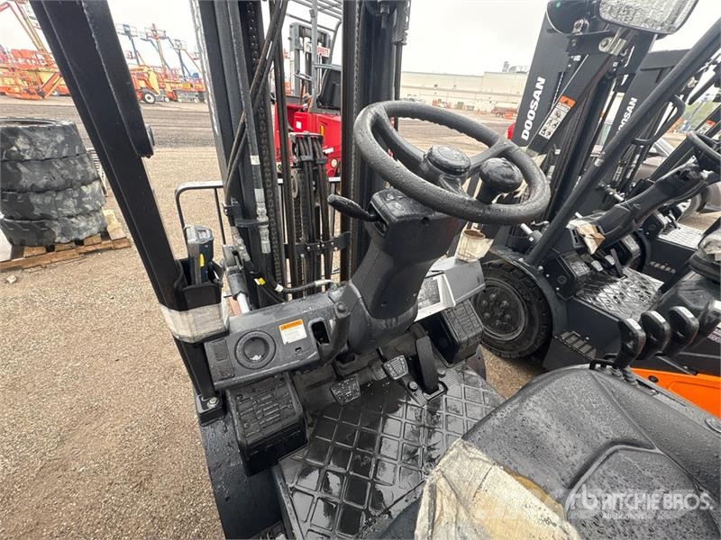Doosan 4600 lb Forklift Autokrāvēji - citi