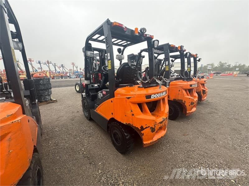 Doosan 4600 lb Forklift Autokrāvēji - citi