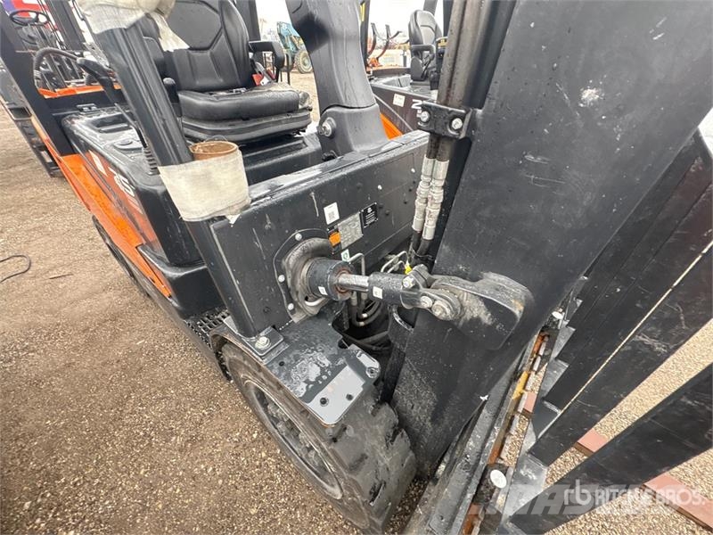 Doosan 4600 lb Forklift Autokrāvēji - citi