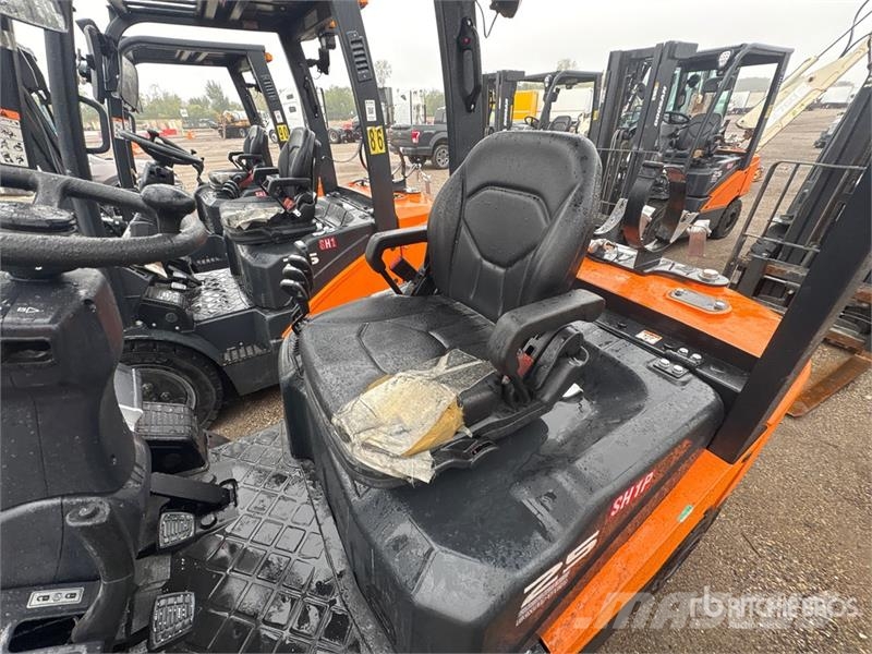 Doosan 4600 lb Forklift Autokrāvēji - citi