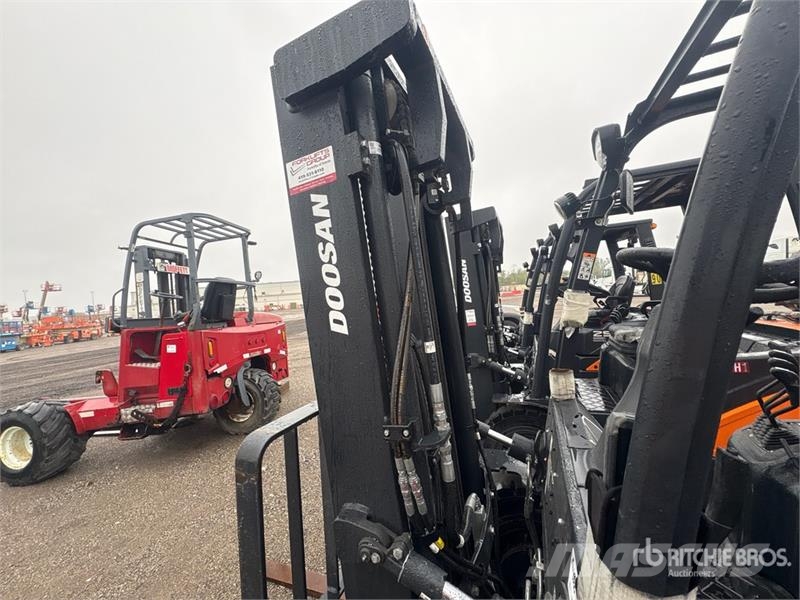 Doosan 4600 lb Forklift Autokrāvēji - citi