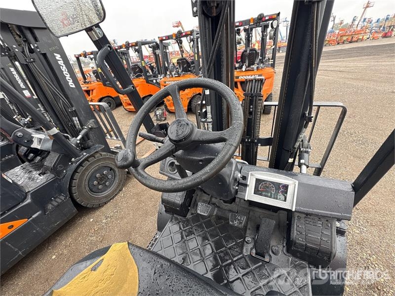 Doosan 4600 lb Pneumatic Tire Forklift Viličarji - drugo