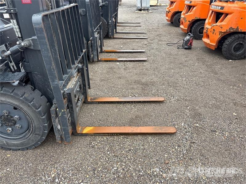 Doosan 4600 lb Pneumatic Tire Forklift Viličarji - drugo