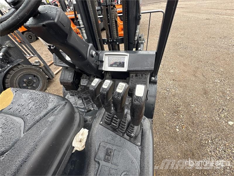 Doosan 4600 lb Pneumatic Tire Forklift Viličarji - drugo