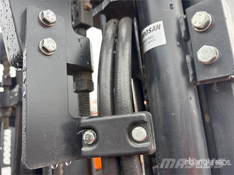 Doosan 4600 lb Pneumatic Tire Forklift Viličarji - drugo