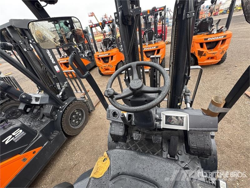 Doosan 4600 lb Pneumatic Tire Forklift Viličarji - drugo