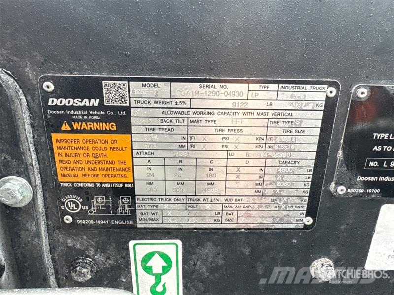 Doosan 4600 lb Pneumatic Tire Forklift Autokrāvēji - citi