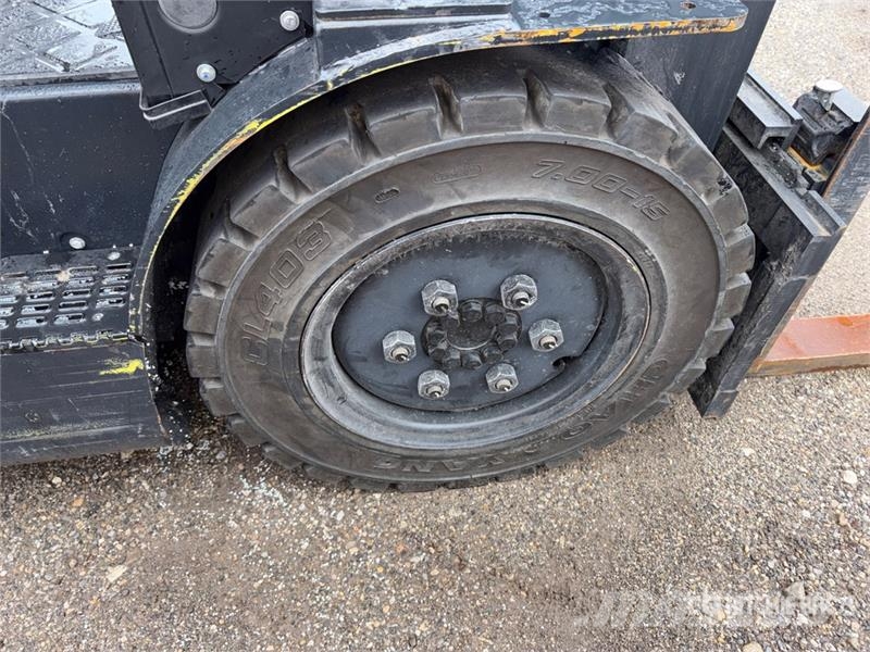 Doosan 4600 lb Pneumatic Tire Forklift Viličarji - drugo