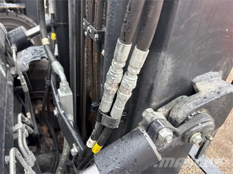 Doosan 4600 lb Pneumatic Tire Forklift Autokrāvēji - citi