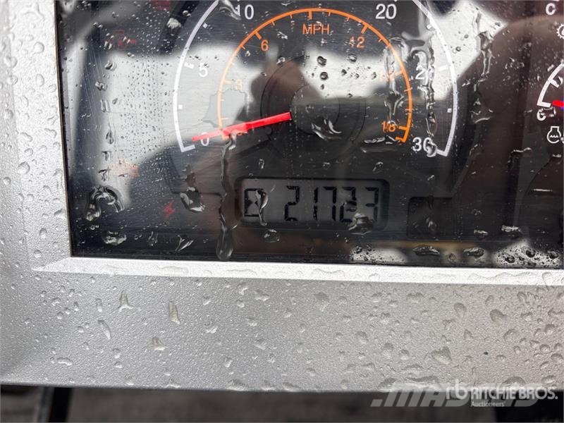 Doosan 4600 lb Pneumatic Tire Forklift Autokrāvēji - citi