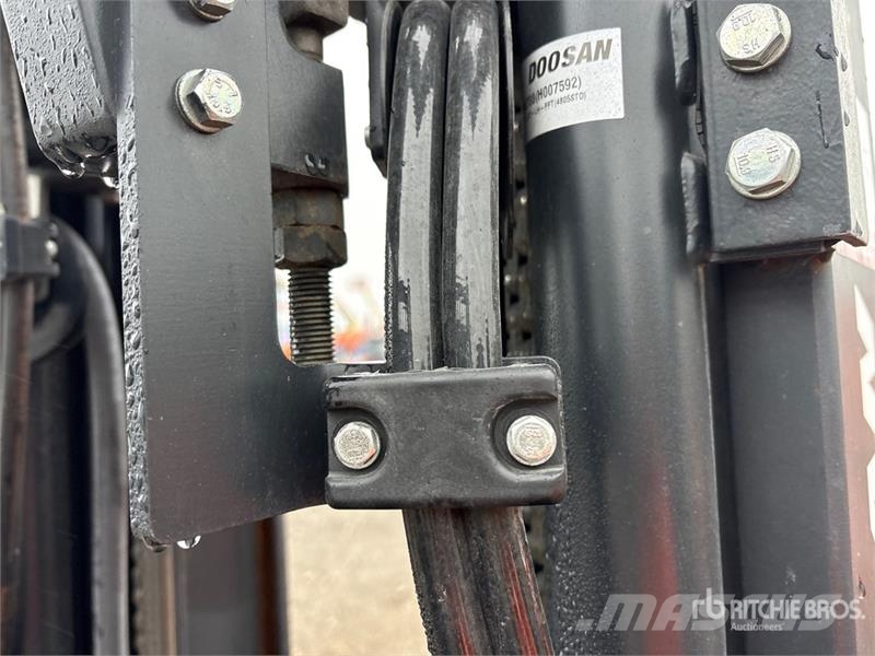Doosan 4600 lb Pneumatic Tire Forklift Viličarji - drugo