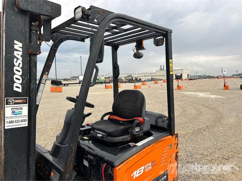 Doosan B18T-7 2850 lb Electric Forklift Elektrostapler
