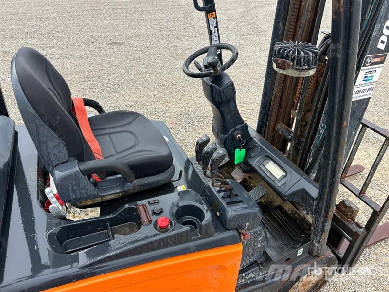 Doosan B18T-7 2850 lb Electric Forklift Elektrostapler