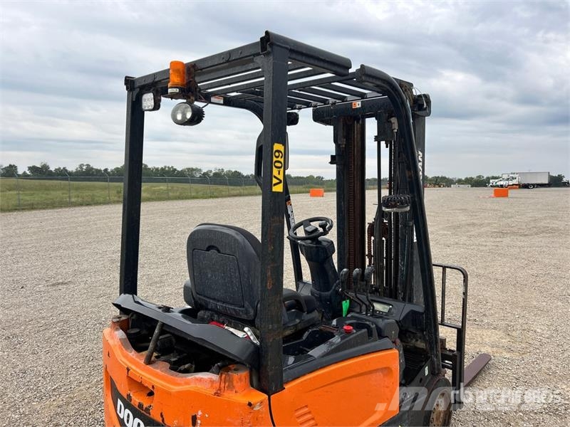 Doosan B18T-7 2850 lb Electric Forklift Elektrostapler