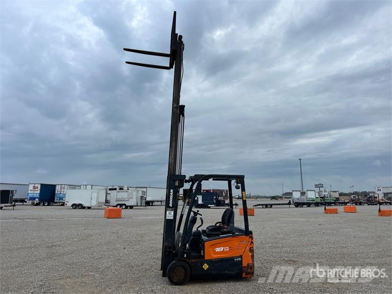Doosan B18T-7 2850 lb Electric Forklift Elektrostapler