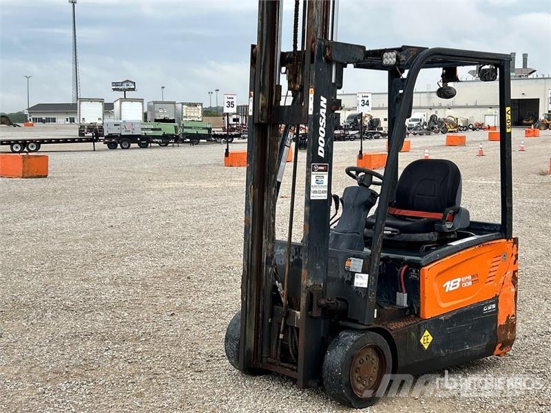 Doosan B18T-7 2850 lb Electric Forklift Elektrostapler